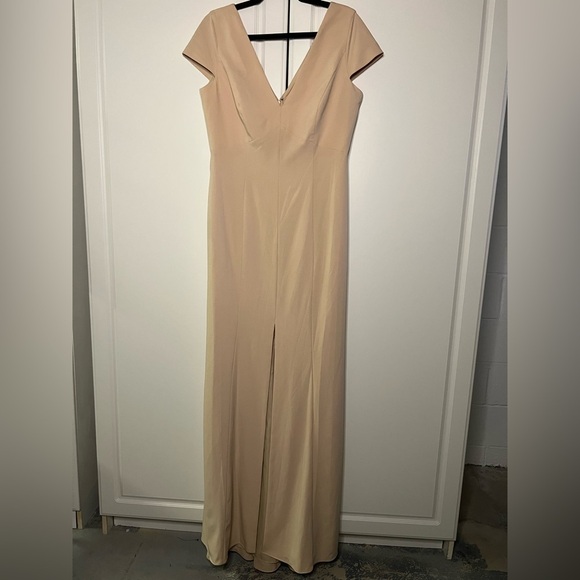 Amsale Viola Crepe Bridesmaid NWT Dress - Picture 2 of 9